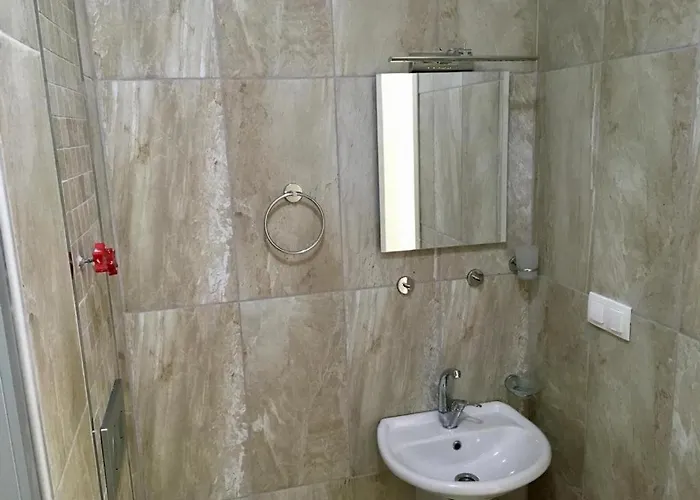 Kaya Guenluek Apartman